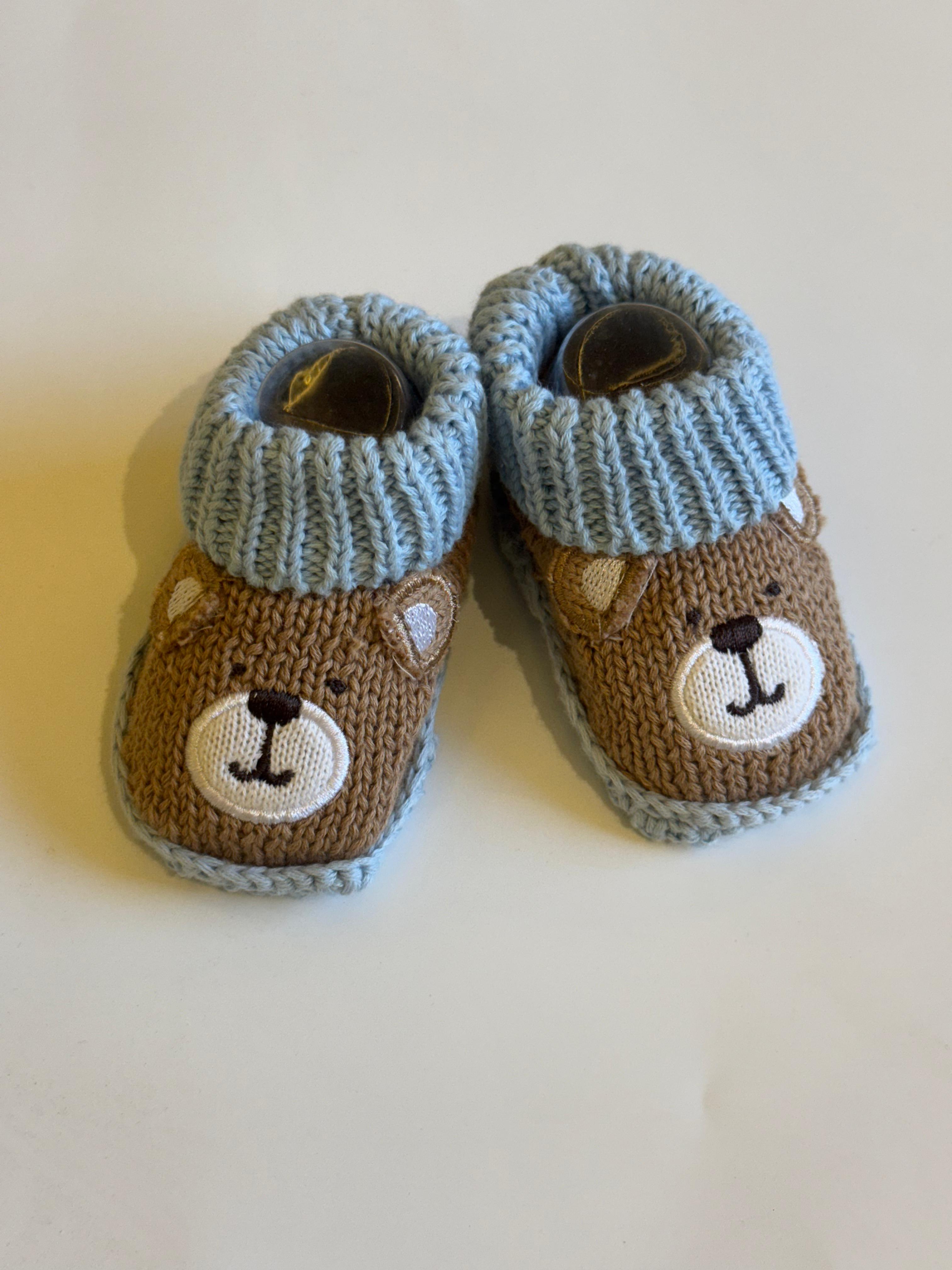 Newborns’ Bow Tie & Crochet Pattern Booties set