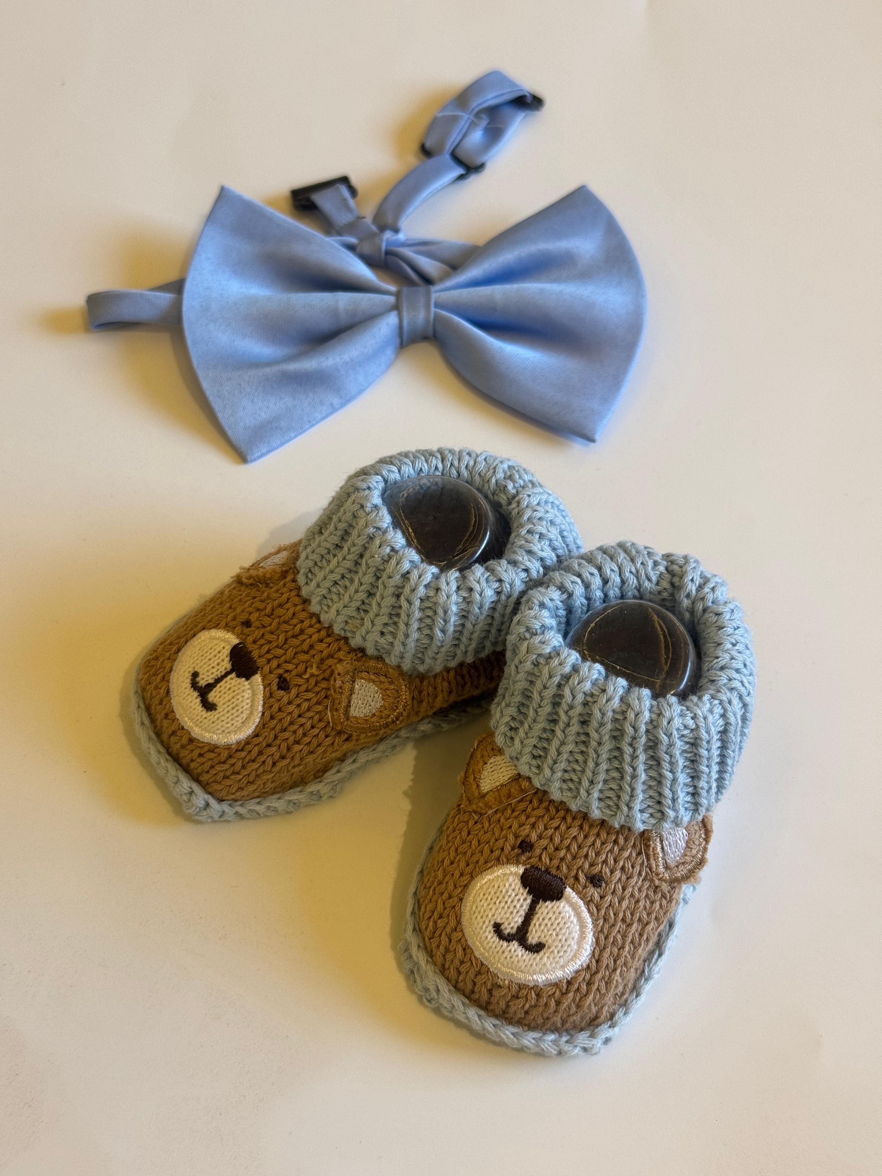 Newborns’ Bow Tie & Crochet Pattern Booties set