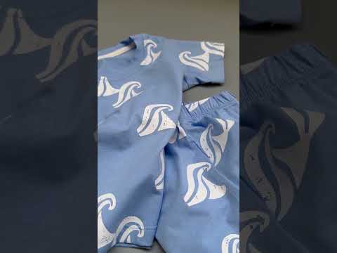 Trendy Waves Pattern T-Shirt & Coordinated Shorts Set